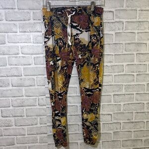 Elevate Printed Leggings – Size Medium – Multicolor Abstract Print